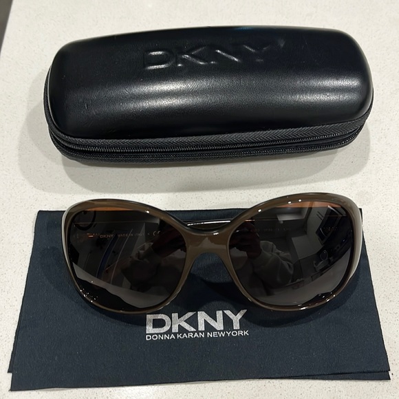 DKNY sunglasses - Picture 2 of 5